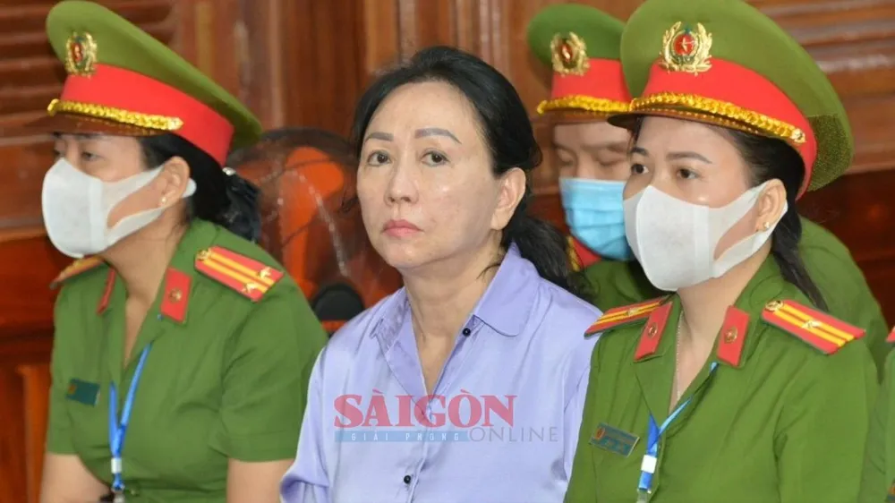 Bị cáo Trương Mỹ Lan, Chủ tịch HĐQT Tập đoàn Vạn Thịnh Phát tại tòa ngày 20-3. Ảnh: CAO THĂNG 