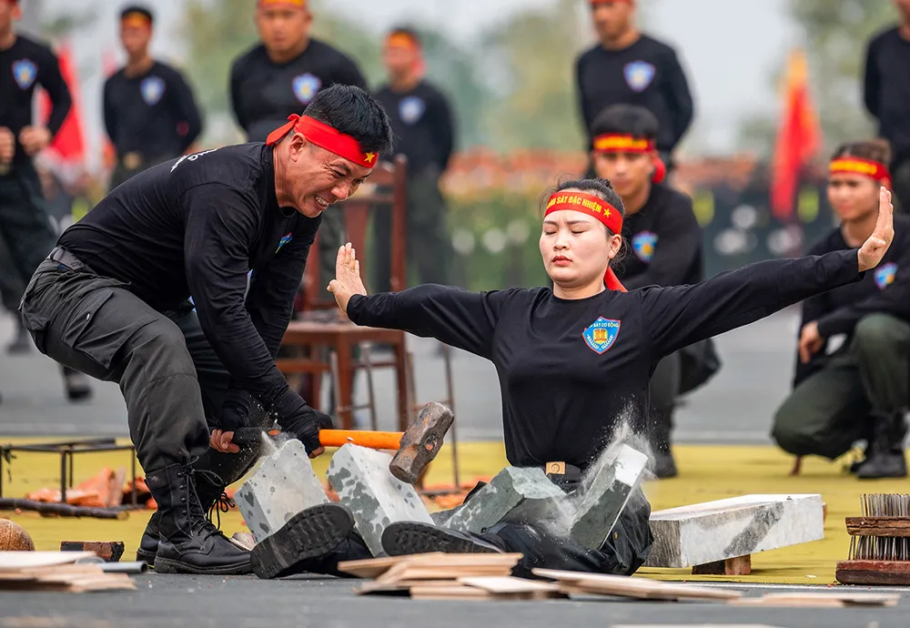 Anh16-Co dong 17.jpg