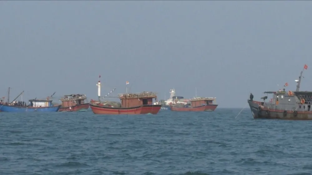 Quảng Bình: Tạm dừng tìm kiếm 10 ngư dân mất tích