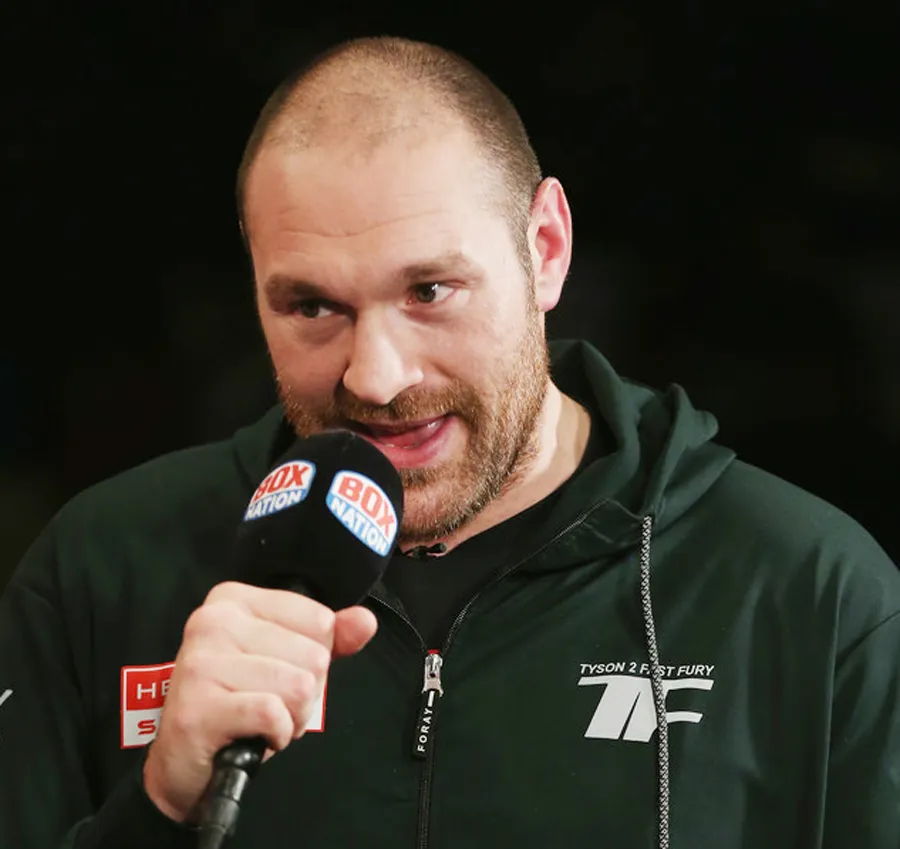 Tyson Fury ngạo mạn đòi chấp Anthony Joshua 1 tay.