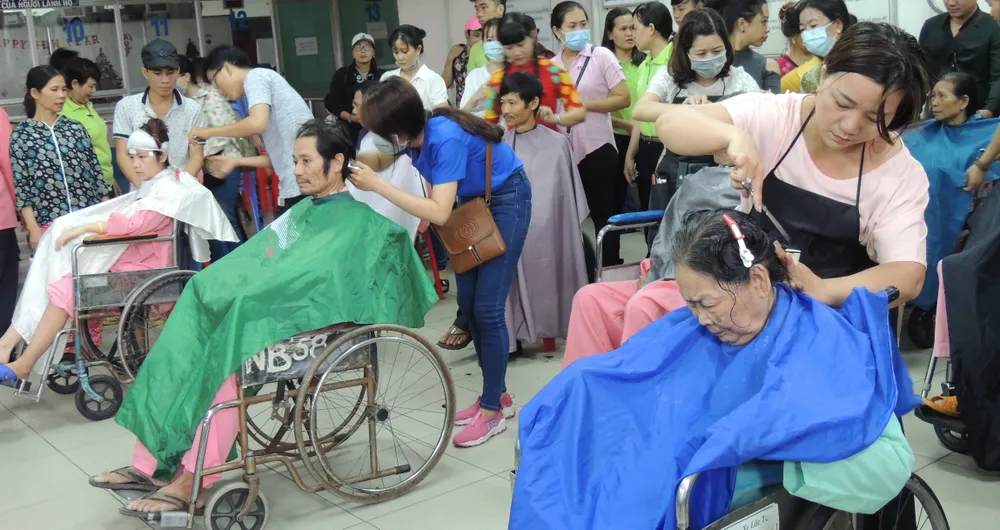 Ngày “Chủ nhật chia sẻ yêu thương” tại Bệnh viện Chợ Rẫy ảnh 4