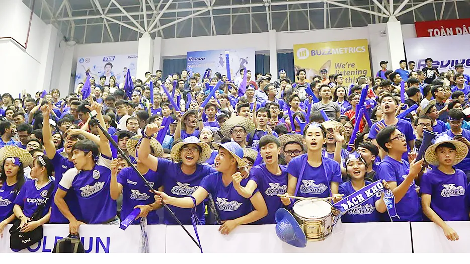 Không khí tại các khán đài luôn sôi động từ sự cổ vũ của các cổ động viên