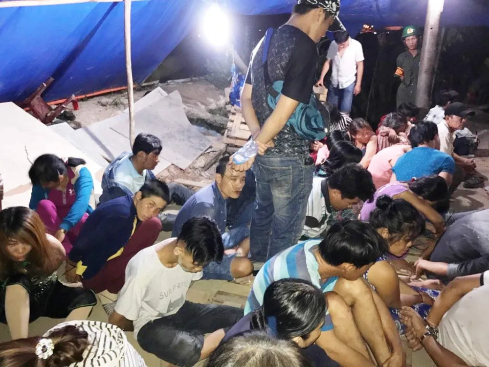 Tội phạm và tệ nạn ăn theo dự án treo ảnh 2