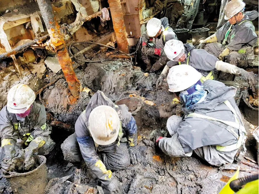 Nạn nhân mất tích đầu tiên được xác định từ khi trục vớt phà Sewol ảnh 1