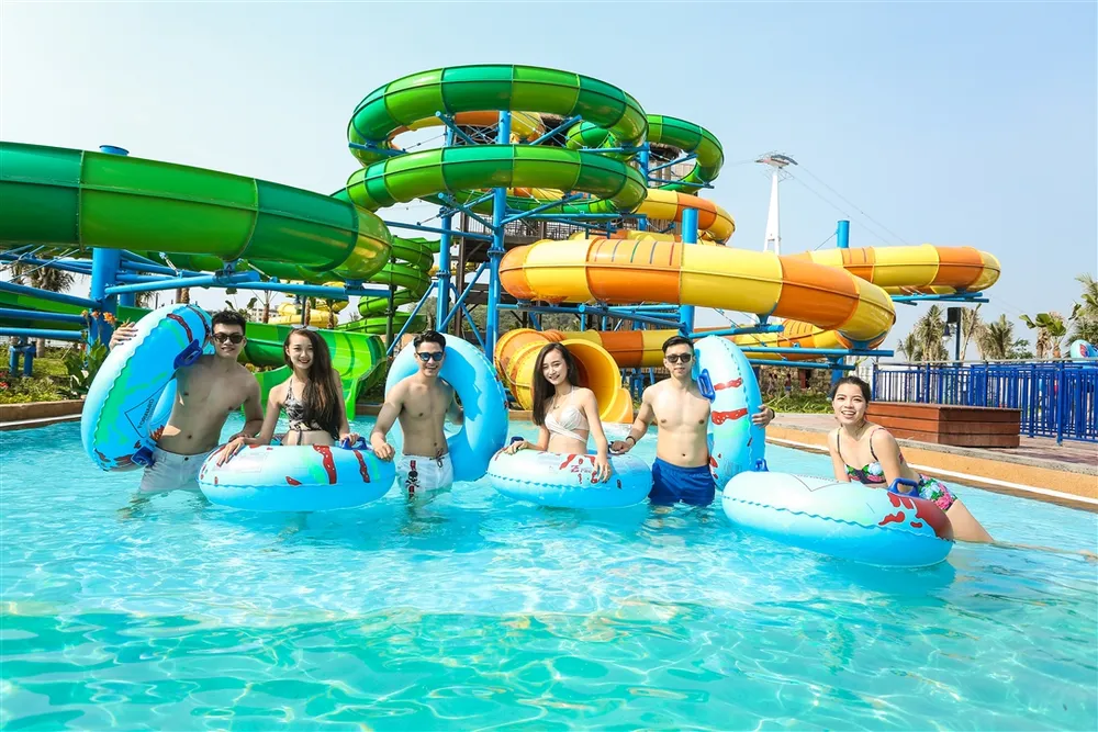 Du khách háo hức khám phá công viên nước hàng đầu khu vực tại Hạ Long ảnh 6
