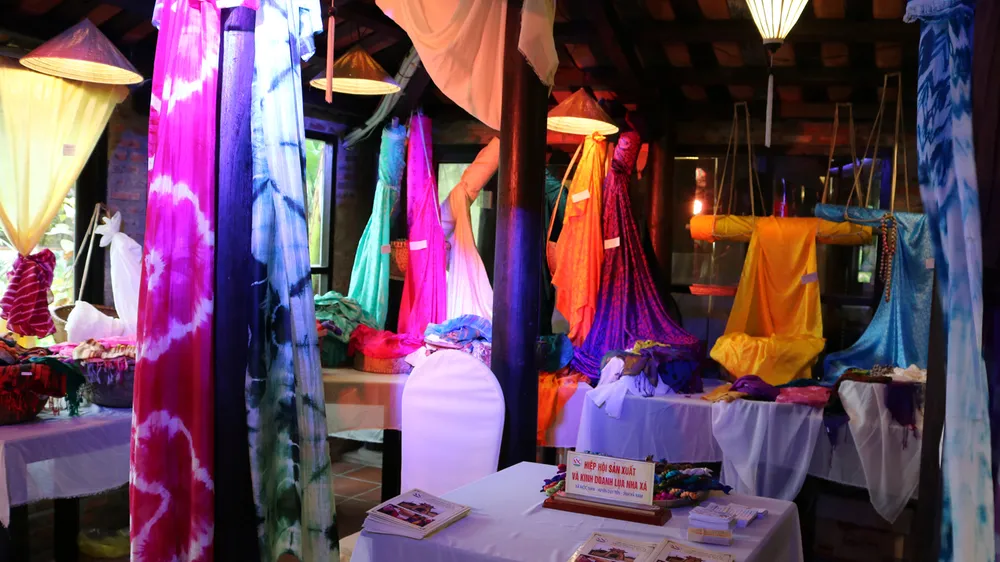 Giữ gìn bản sắc để tơ lụa Việt Nam vươn ra thế giới ảnh 1