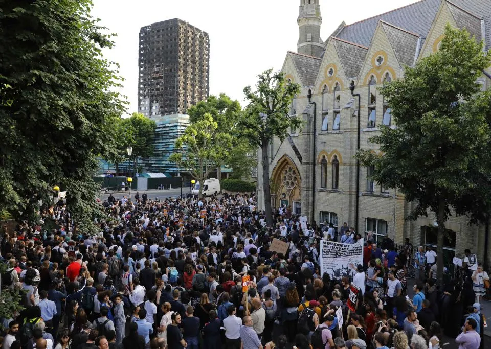 Cháy chung cư tại Anh: Cảnh sát xác định không có dấu hiệu cố tình gây cháy ảnh 5