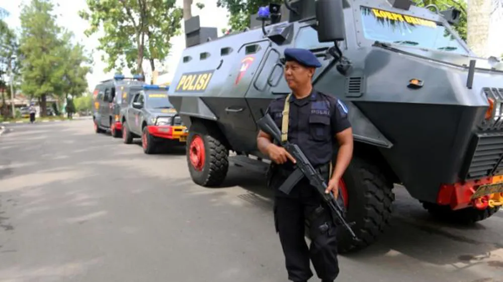 Tấn công bằng dao, một cảnh sát Indonesia thiệt mạng ảnh 1
