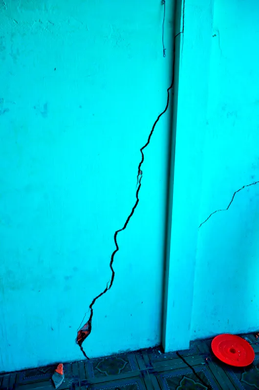 5 căn nhà sạt lở nghiêm trọng trong đêm ảnh 5