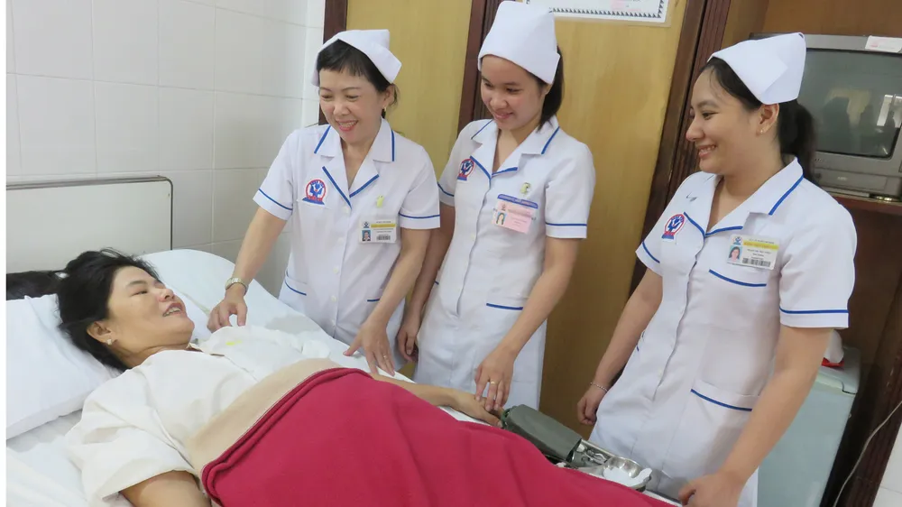 Sự tận tình chăm sóc của cán bộ y tế Bệnh viện Triều An  giúp người bệnh an tâm điều trị