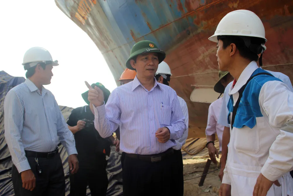 Sự cố tàu vỏ thép: Doanh nghiệp bóc 3 máy tàu hàng “chợ”, thay lại máy chính hãng ảnh 2