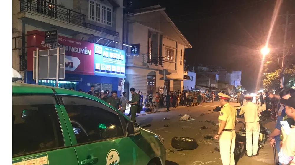 Hai vụ tai nạn trong đêm, 2 người tử vong, hơn 10 người bị thương nhập viện ảnh 12