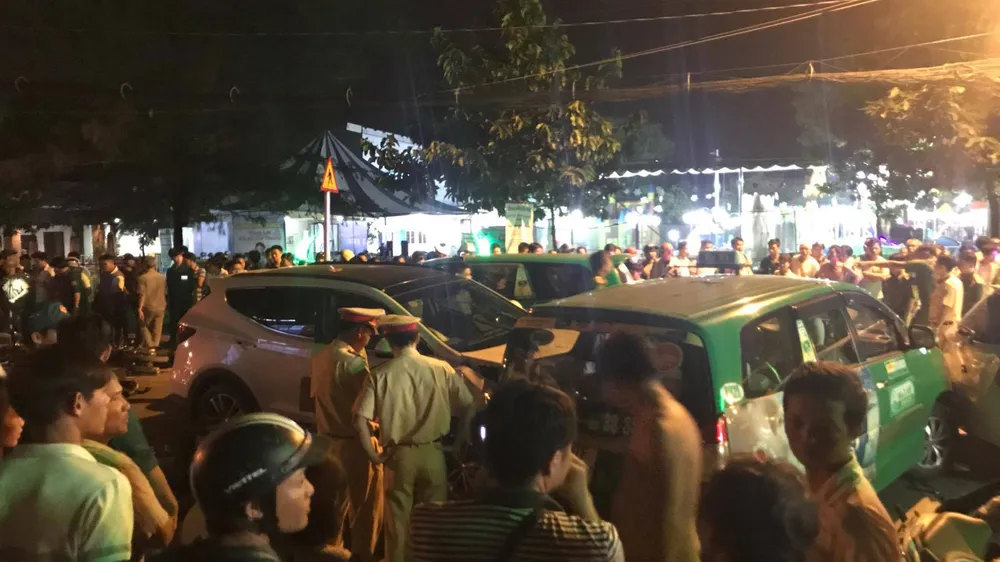 Hai vụ tai nạn trong đêm, 2 người tử vong, hơn 10 người bị thương nhập viện ảnh 5