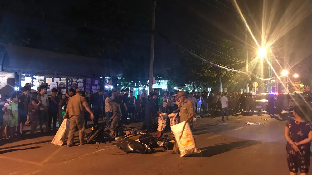 Hai vụ tai nạn trong đêm, 2 người tử vong, hơn 10 người bị thương nhập viện ảnh 14