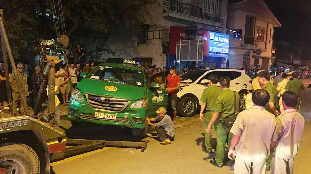 Hai vụ tai nạn trong đêm, 2 người tử vong, hơn 10 người bị thương nhập viện ảnh 15