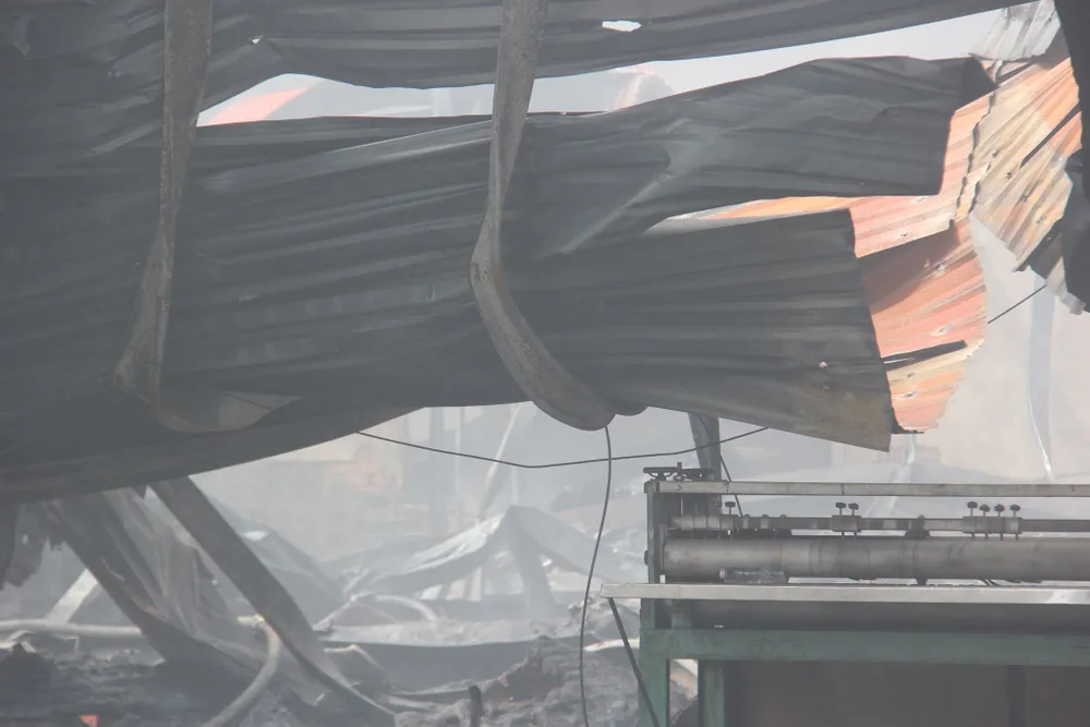 5 giờ chống chọi đám cháy kinh hoàng tại nhà xưởng rộng 3.000m² ở Bình Chánh ảnh 16