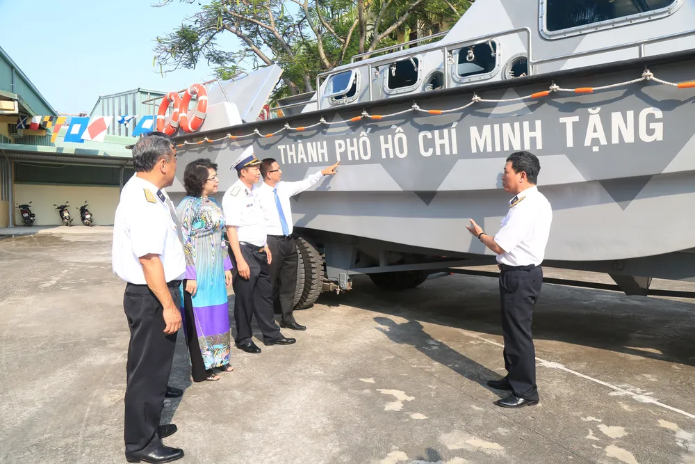 Tặng quân, dân huyện đảo Trường Sa xuồng CV trị giá 22 tỷ đồng ảnh 1
