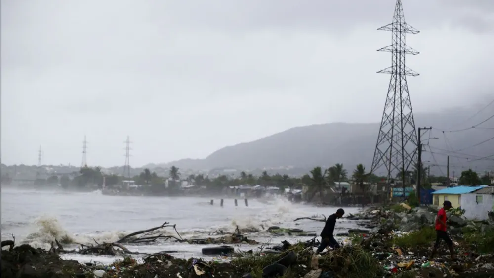 Siêu bão Irma tiếp tục gây nhiều thiệt hại, xuất hiện thêm bão ở Caribbean ảnh 2