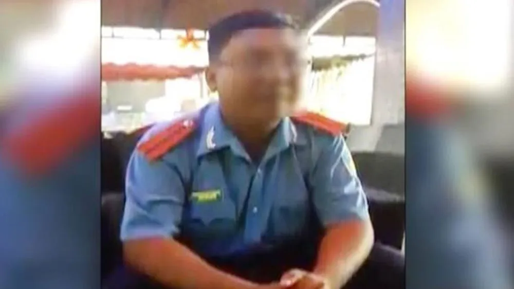 Người đàn ông tên Tùng xuất hiện trong clip. Ảnh cắt từ clip