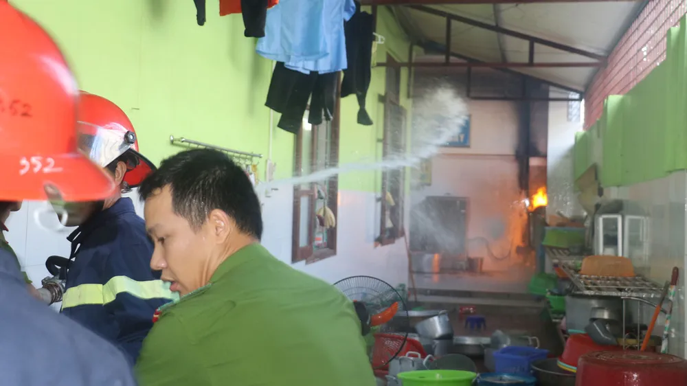 Cháy tại trường mầm non, hàng trăm học sinh phải di tản ảnh 3