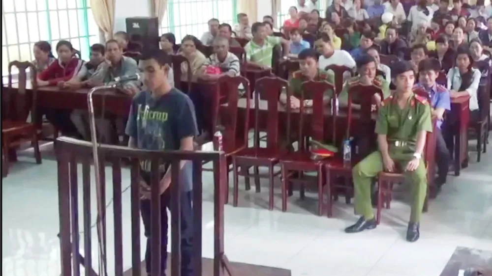 VIDEO: 5 năm 6 tháng tù giam cho người cha dượng đồi bại ảnh 1