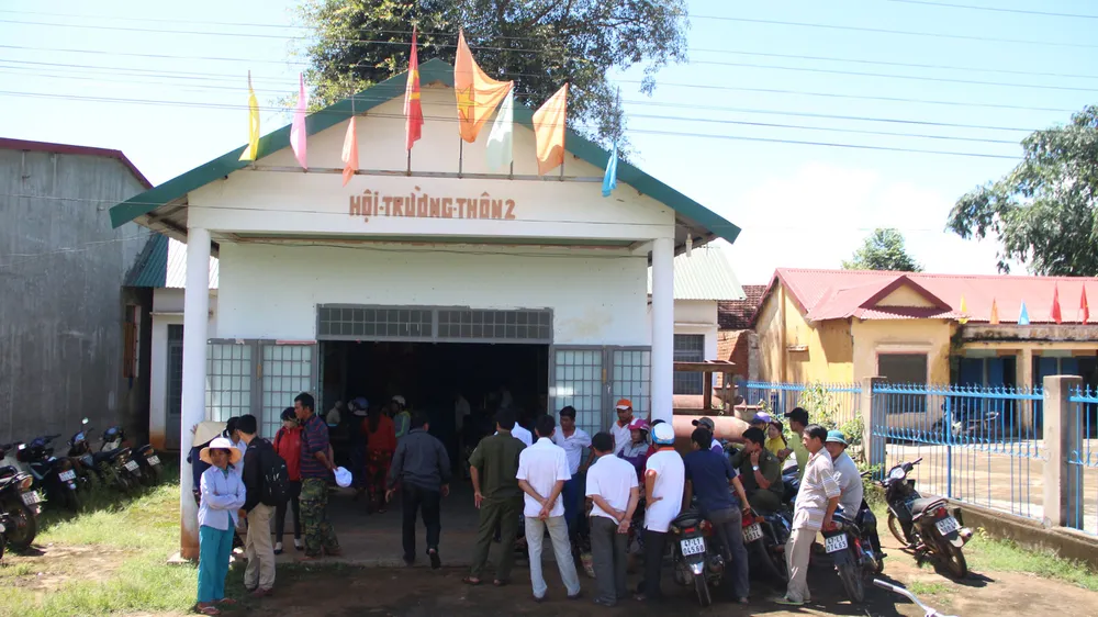 Trưởng công an xã đá văng đồ của người dân xin lỗi công khai ảnh 1