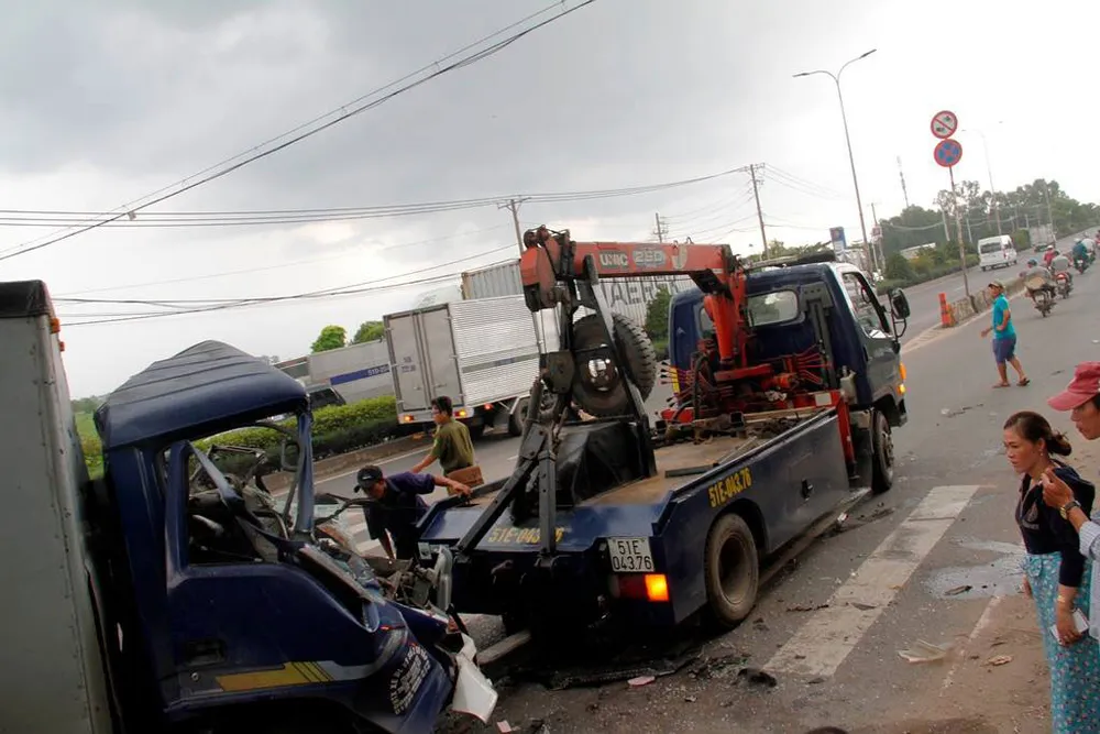 Va chạm 2 xe tải, tài xế xe tải tử vong ảnh 5