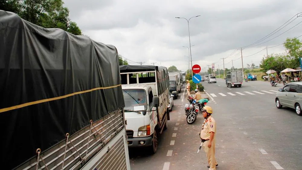 Va chạm 2 xe tải, tài xế xe tải tử vong ảnh 6