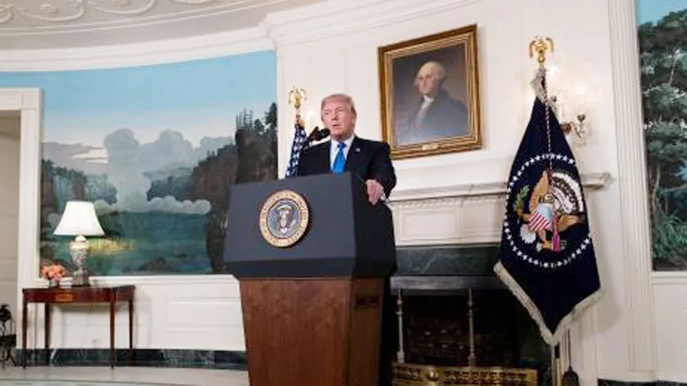 Tổng thống Donald Trump chính thức “khai tử” Obamacare ảnh 1