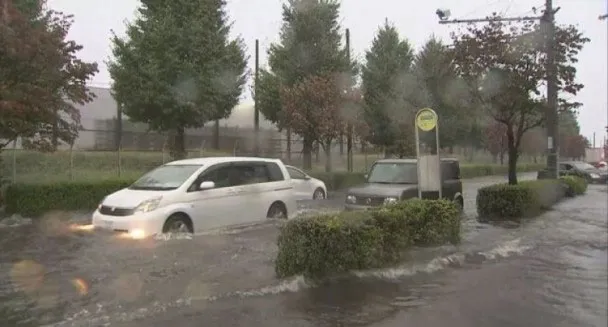 Bão Lan đổ bộ Nhật Bản, hàng nghìn người được yêu cầu sơ tán ảnh 6