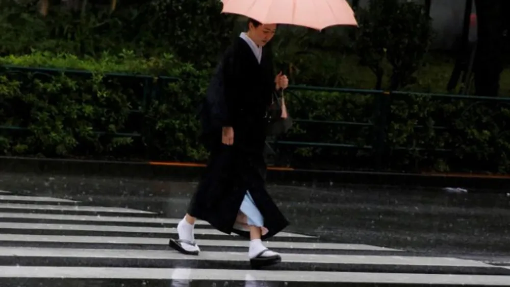 Bão Lan đổ bộ Nhật Bản, hàng nghìn người được yêu cầu sơ tán ảnh 4