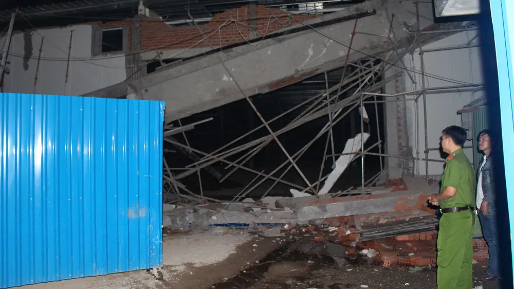  Sập công trình siêu thị đang xây dựng, 3 công nhân nhập viện ảnh 3