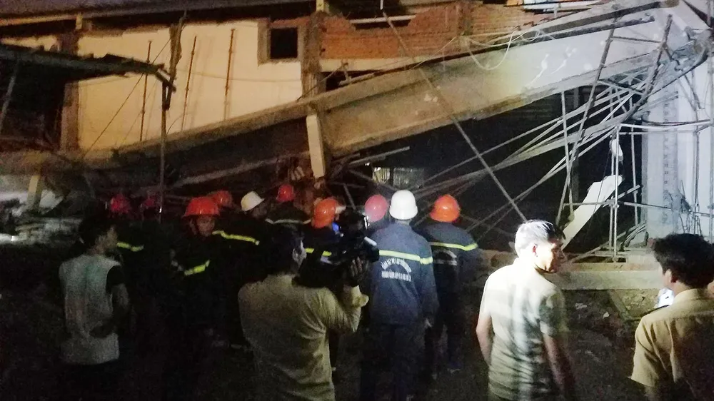  Sập công trình siêu thị đang xây dựng, 3 công nhân nhập viện ảnh 2