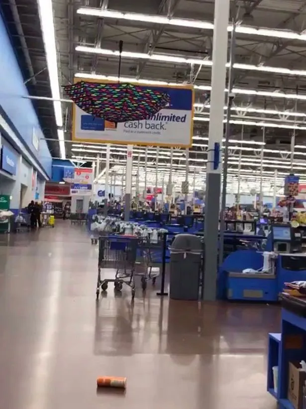 Mỹ: Xả súng tại siêu thị, ít nhất 2 người thiệt mạng ảnh 4