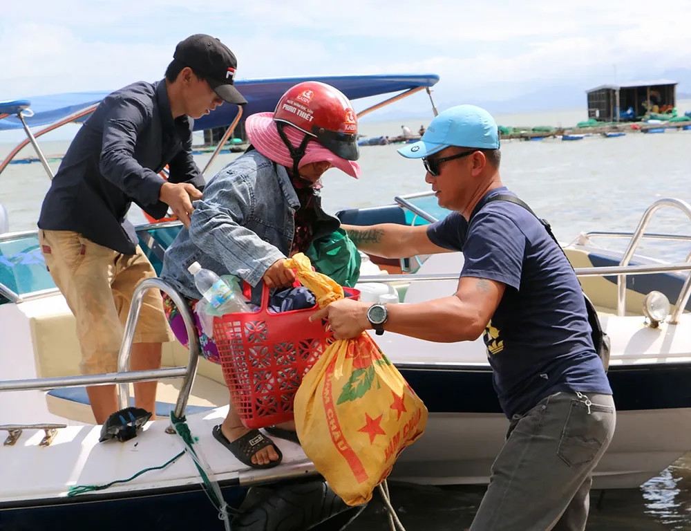 Những người hùng ở làng chài Vạn Giã ảnh 1