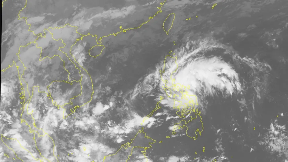 Ngày mai 10-11, áp thấp nhiệt đới vào biển Đông ảnh 1