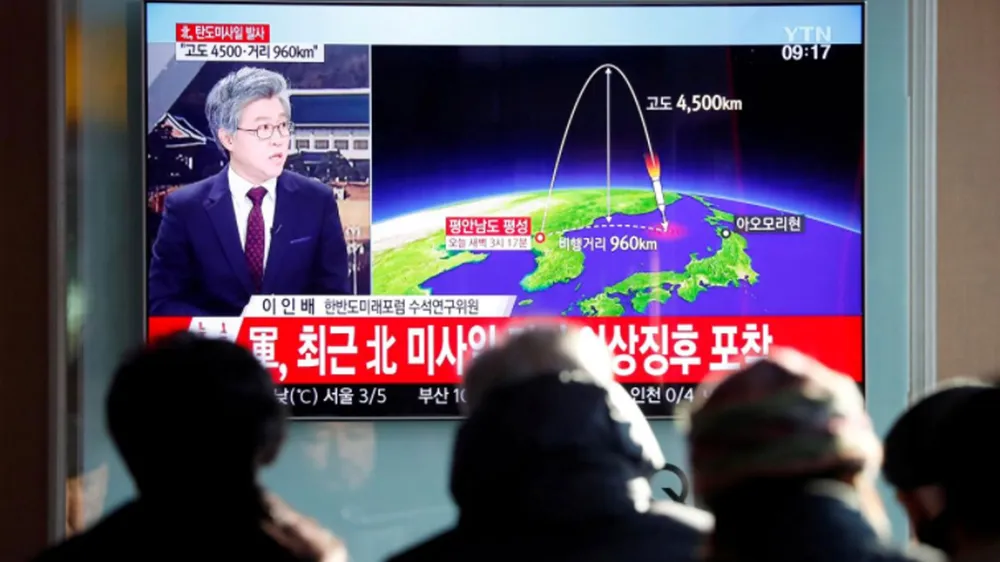 Triều Tiên lại phóng tên lửa đạn đạo ảnh 2