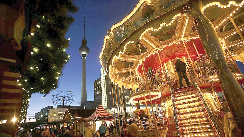Chợ Alexanderplatz rực rỡ sắc màu Giáng sinh