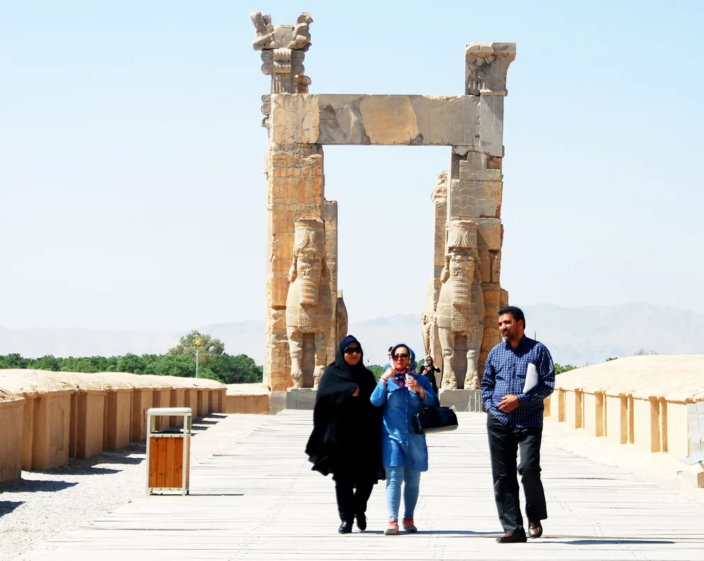 Ngược xuôi trên đất Iran ảnh 1