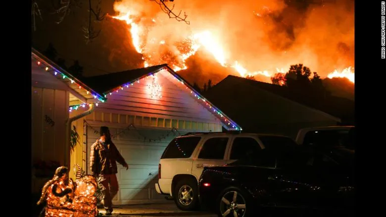 Mỹ đưa cảnh báo “cực kỳ nguy hiểm” do cháy rừng ở California ảnh 11