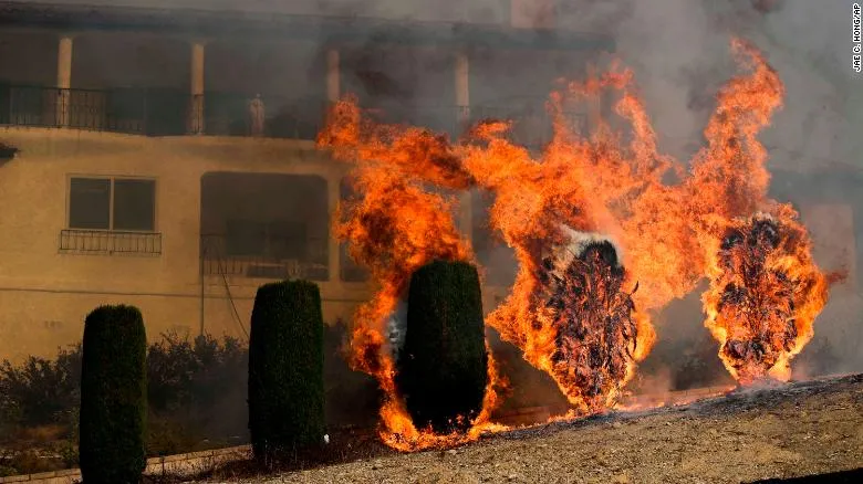 Mỹ đưa cảnh báo “cực kỳ nguy hiểm” do cháy rừng ở California ảnh 4