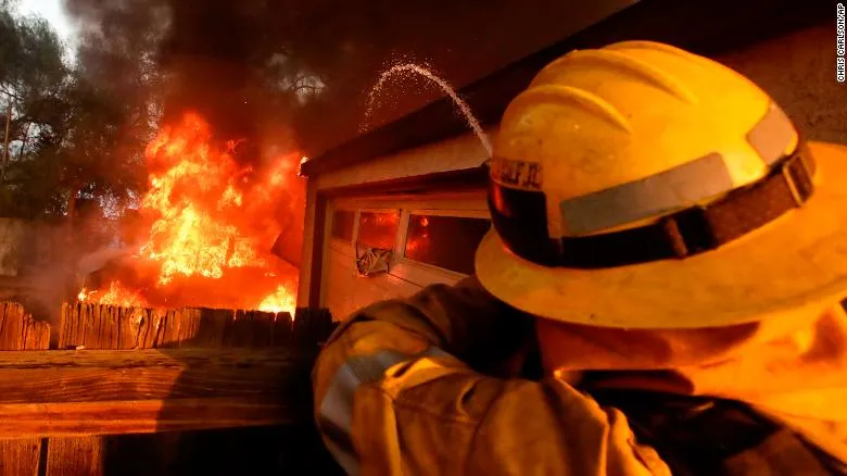 Mỹ đưa cảnh báo “cực kỳ nguy hiểm” do cháy rừng ở California ảnh 5