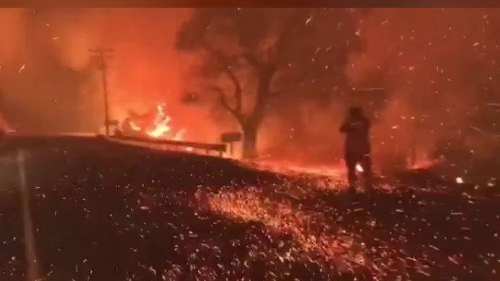 Mỹ đưa cảnh báo “cực kỳ nguy hiểm” do cháy rừng ở California ảnh 23