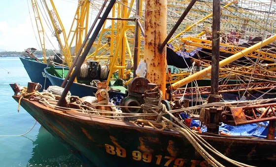 Tàu vỏ thép hư hỏng, gỉ sét nặng không phải do hàm lượng Mn thấp mà do DN làm dối.  Ảnh: NGỌC OAI