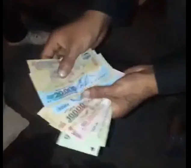 VIDEO: Triệu tập nhóm thanh niên cầm hung khí chặn xe “xin đểu” rồi livestream trên cao tốc ảnh 4