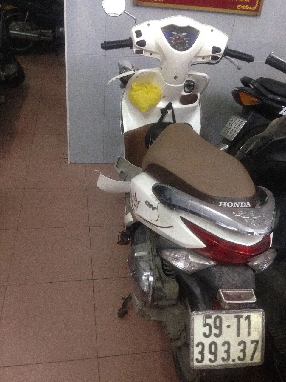 Tài xế taxi lao phương tiện chặn tên cướp giật ĐTDĐ của nữ du khách nước ngoài ảnh 1