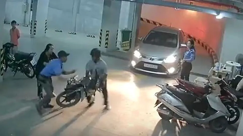  ​Nhân viên bảo vệ chung cư đánh người nhập viện khai gì? ảnh 2