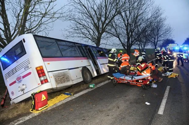 Ít nhất 3 người chết, 45 người bị thương sau tai nạn giao thông tại Prague, Czech ảnh 2