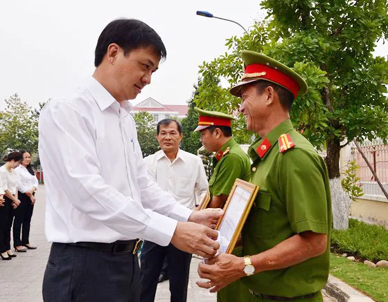 "Ông trùm" buôn ma tuý thủ súng thuê căn hộ chung cư cao cấp để hoạt động ảnh 5