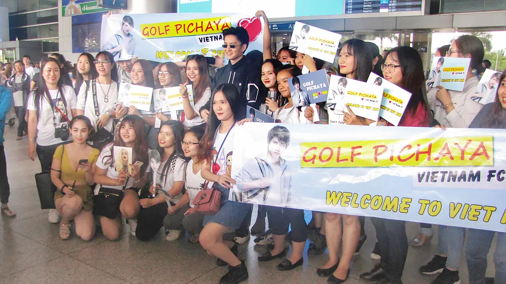 Ngôi sao Thái Lan Golf Pichaya Nitipaisankul được chào đón nồng nhiệt  khi đến Việt Nam